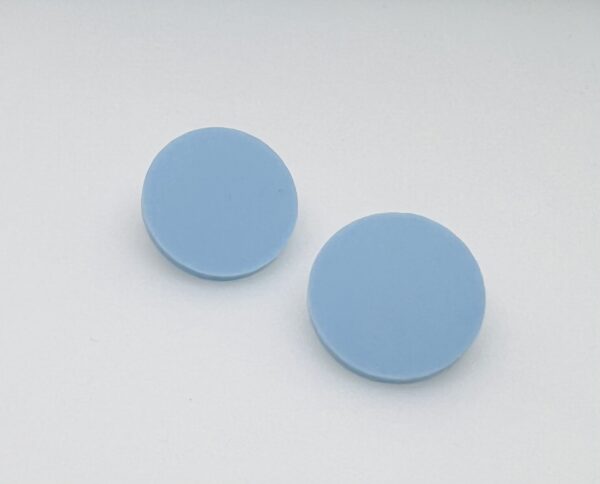 FARMA BIJOUX Υποαλλεργικά Σκουλαρίκια Στρογγυλά Κουμπιά Μπλε Παστέλ 22mm 1 ζευγάρι
