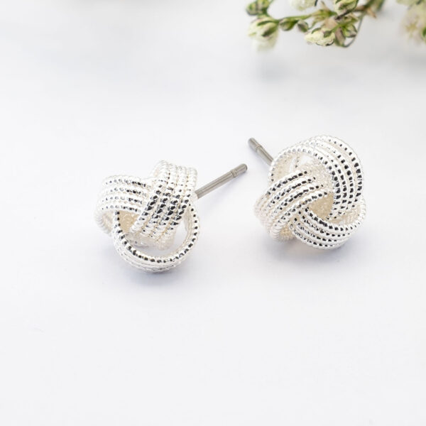 EAR SENSE Υποαλλεργικά σκουλαρίκια ES82 TEXTURED SILVER LOVE KNOT  1ζεύγος
